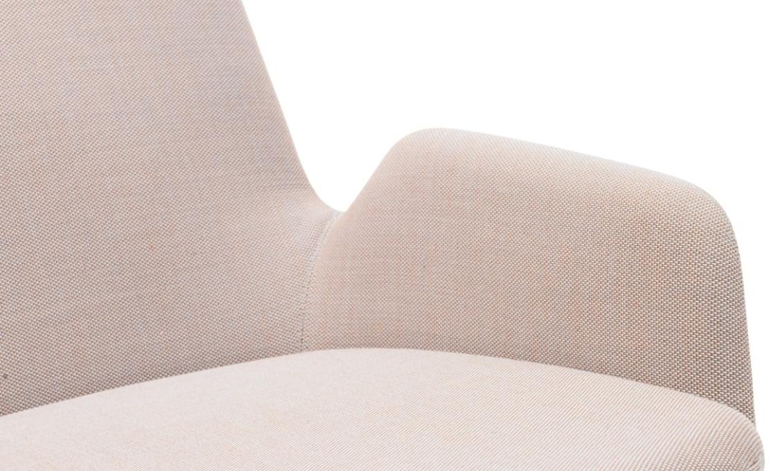 Кресло от фабрики Normann Copenhagen модель Era Lounge  Low Wood Legs