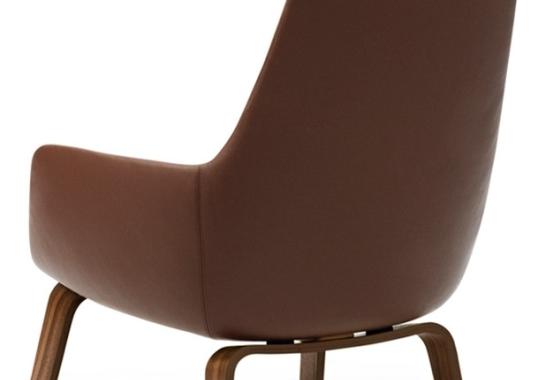 Кресло от фабрики Normann Copenhagen модель Era Lounge  High Wood Legs