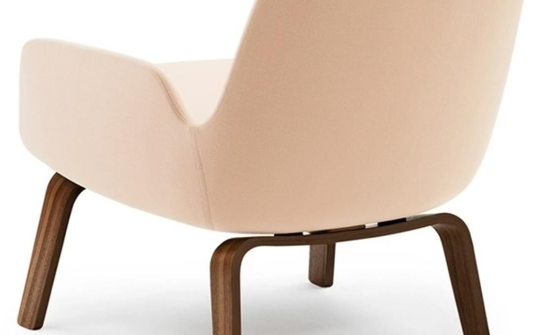 Кресло от фабрики Normann Copenhagen модель Era Lounge  Low Wood Legs