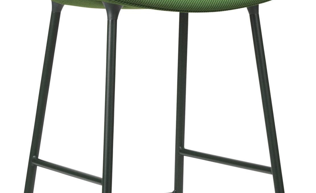 Барный стул от фабрики Normann Copenhagen модель Form Bar Upholstery Armrest