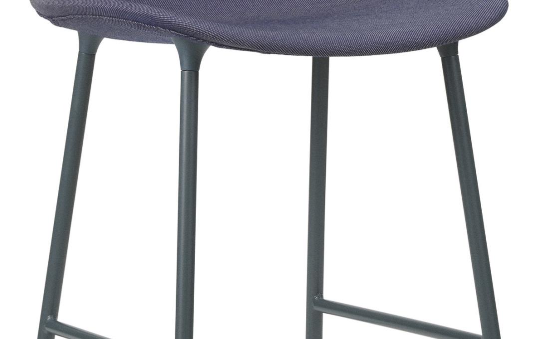 Барный стул от фабрики Normann Copenhagen модель Form Bar Upholstery 