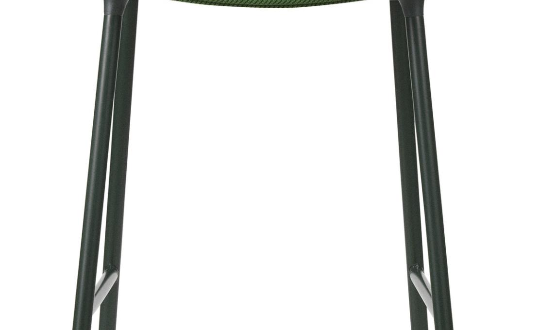 Барный стул от фабрики Normann Copenhagen модель Form Bar Upholstery Armrest