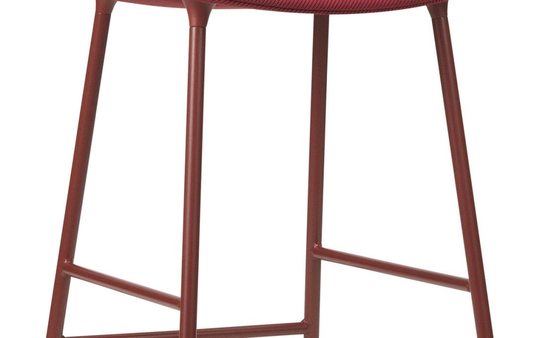 Барный стул от фабрики Normann Copenhagen модель Form Bar Upholstery Armrest