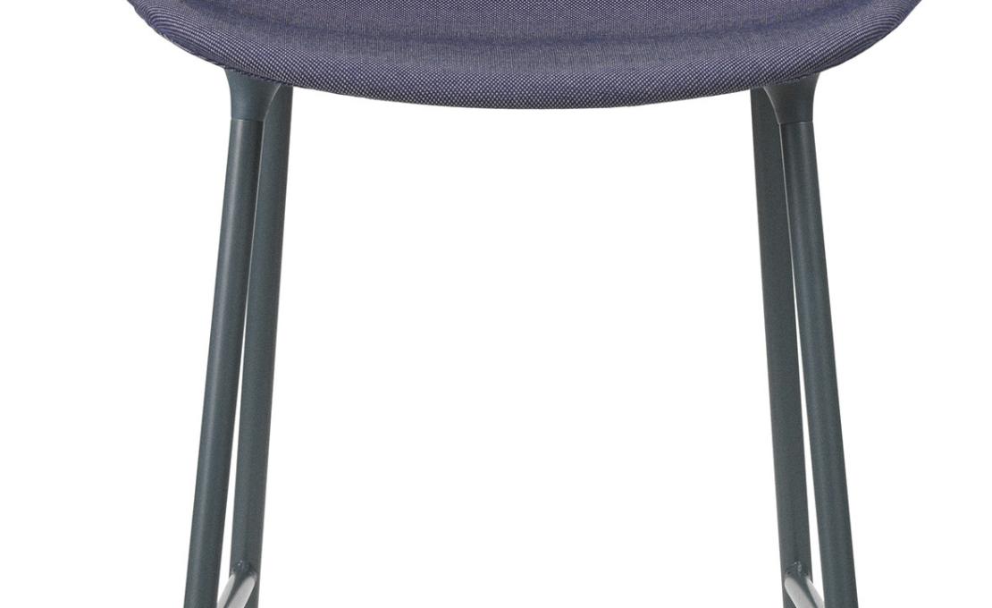 Барный стул от фабрики Normann Copenhagen модель Form Bar Upholstery 