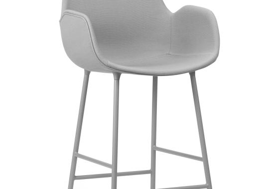 Барный стул от фабрики Normann Copenhagen модель Form Bar Upholstery Armrest