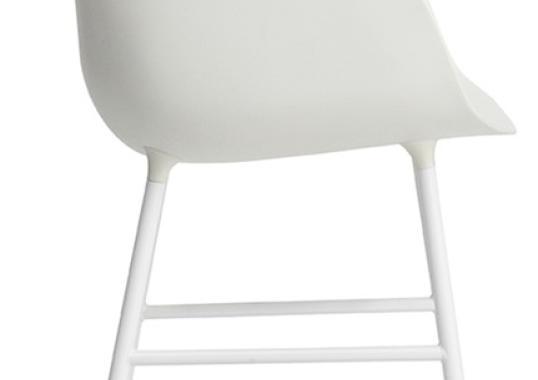 Кресло от фабрики Normann Copenhagen модель Form Arm