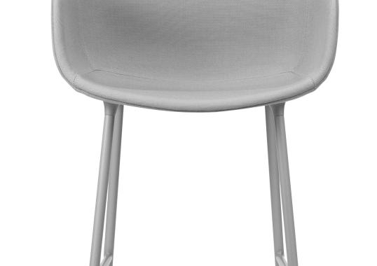 Барный стул от фабрики Normann Copenhagen модель Form Bar Upholstery Armrest