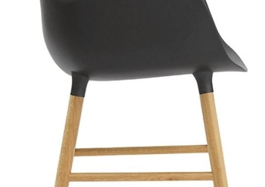 Кресло от фабрики Normann Copenhagen модель Form Arm With Wood Legs