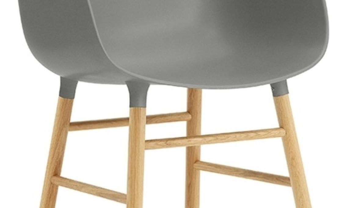 Кресло от фабрики Normann Copenhagen модель Form Arm With Wood Legs