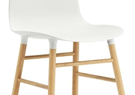 Стул от фабрики Normann Copenhagen модель Form  With Wood Legs