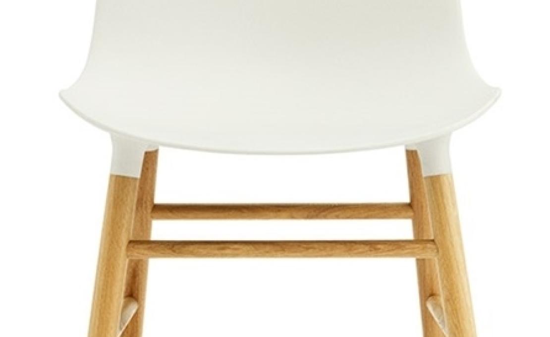 Стул от фабрики Normann Copenhagen модель Form  With Wood Legs