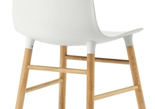 Стул от фабрики Normann Copenhagen модель Form  With Wood Legs