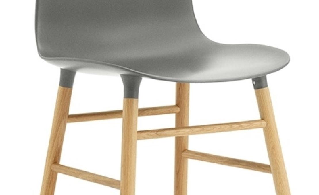 Стул от фабрики Normann Copenhagen модель Form  With Wood Legs