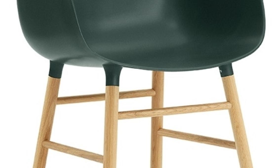 Кресло от фабрики Normann Copenhagen модель Form Arm With Wood Legs