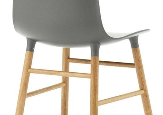 Стул от фабрики Normann Copenhagen модель Form  With Wood Legs