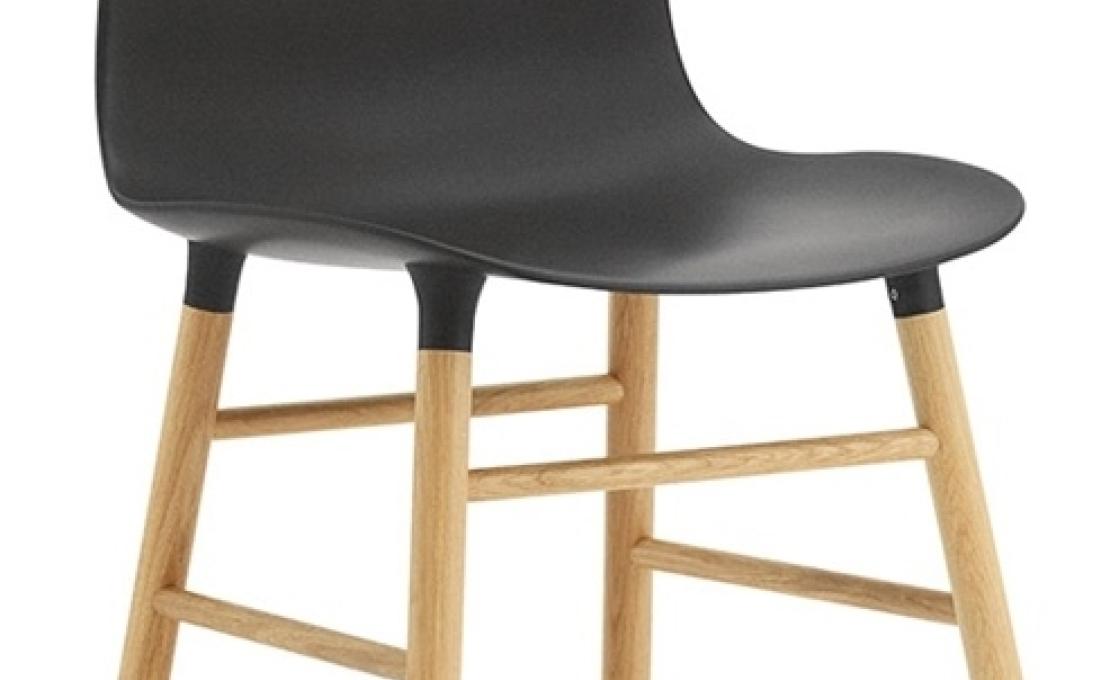 Стул от фабрики Normann Copenhagen модель Form  With Wood Legs