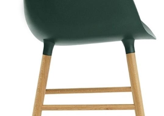 Кресло от фабрики Normann Copenhagen модель Form Arm With Wood Legs