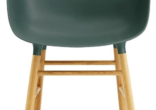 Кресло от фабрики Normann Copenhagen модель Form Arm With Wood Legs
