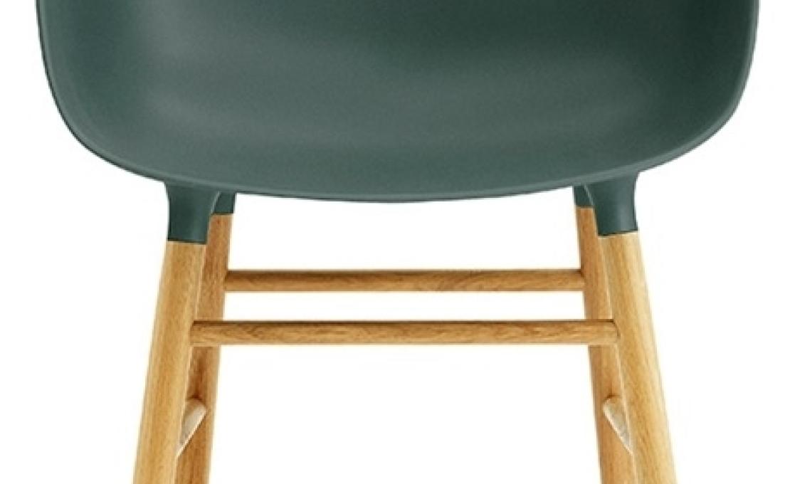 Кресло от фабрики Normann Copenhagen модель Form Arm With Wood Legs