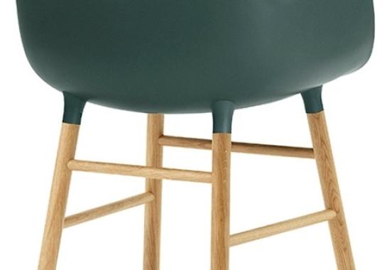 Кресло от фабрики Normann Copenhagen модель Form Arm With Wood Legs