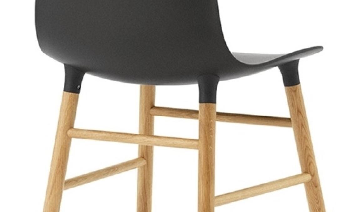 Стул от фабрики Normann Copenhagen модель Form  With Wood Legs