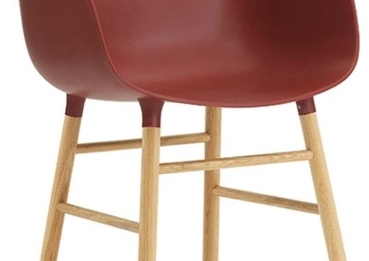 Кресло от фабрики Normann Copenhagen модель Form Arm With Wood Legs