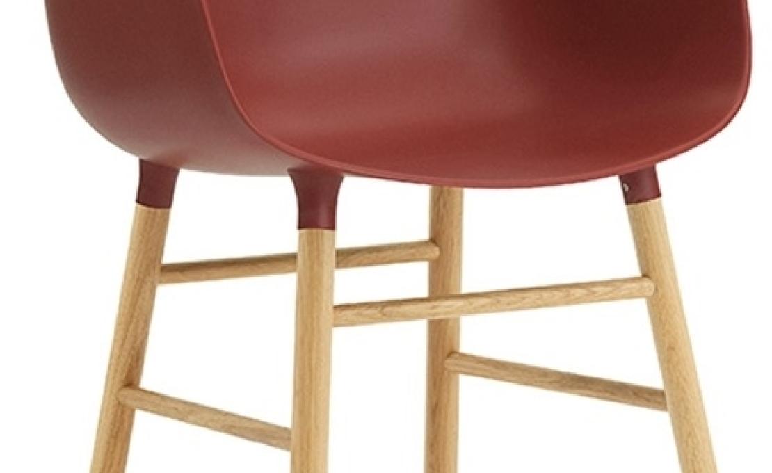 Кресло от фабрики Normann Copenhagen модель Form Arm With Wood Legs