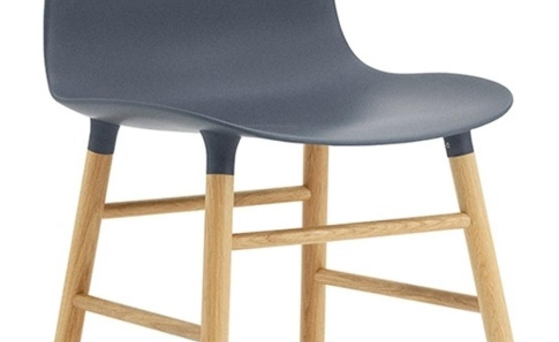 Стул от фабрики Normann Copenhagen модель Form  With Wood Legs