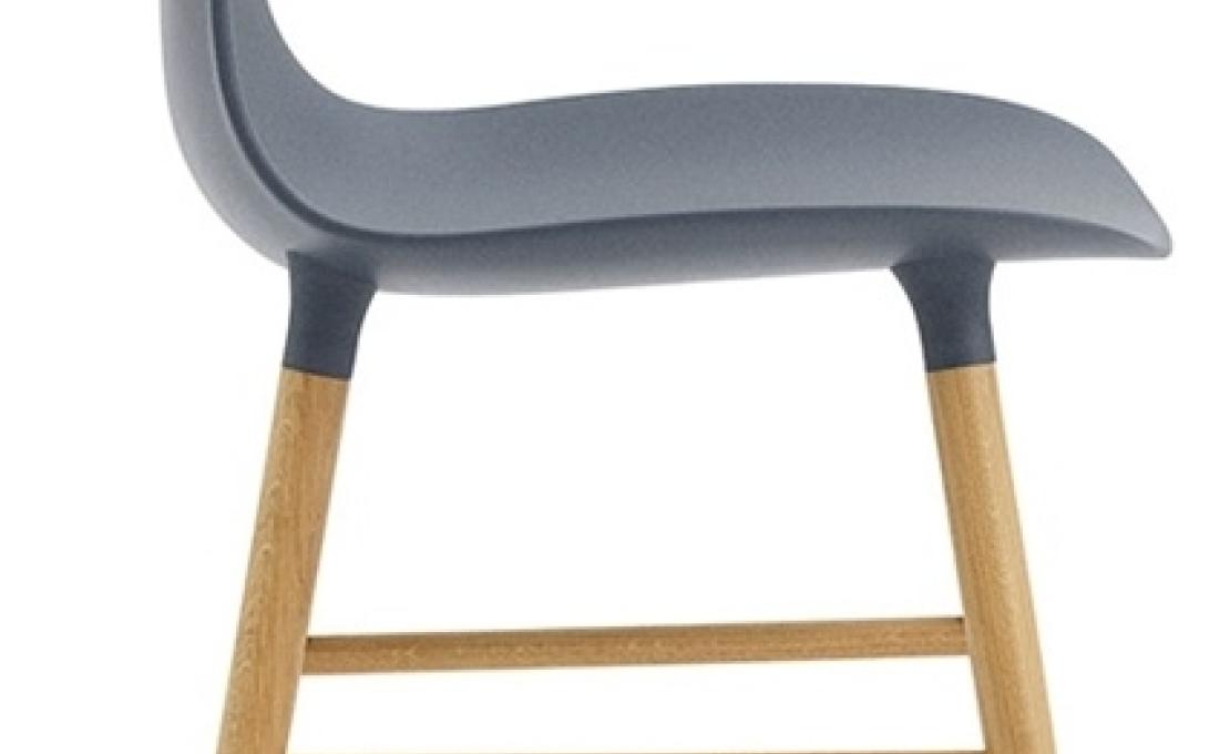 Стул от фабрики Normann Copenhagen модель Form  With Wood Legs