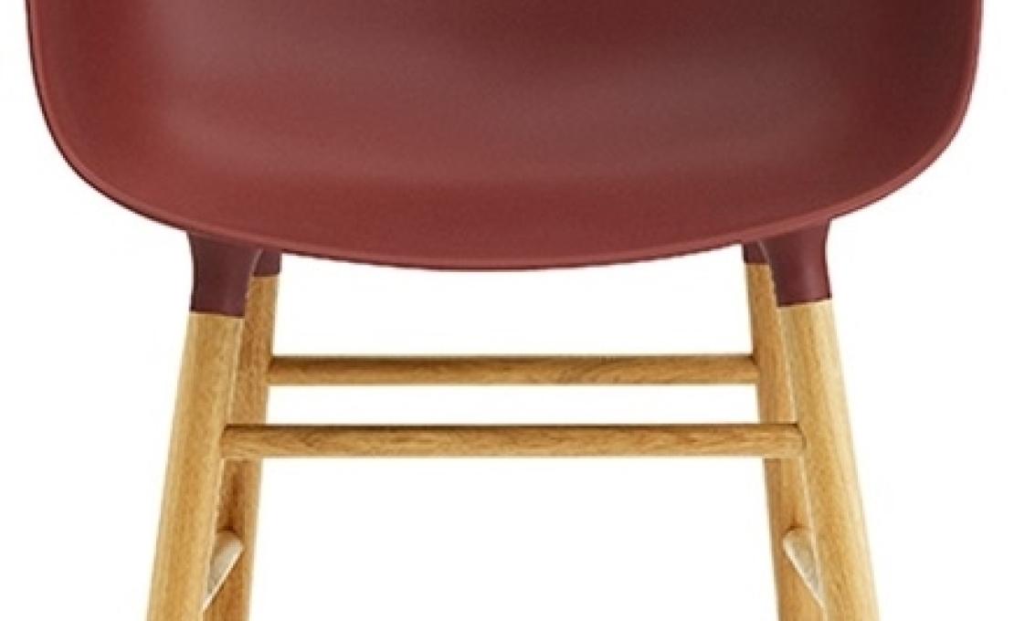 Кресло от фабрики Normann Copenhagen модель Form Arm With Wood Legs