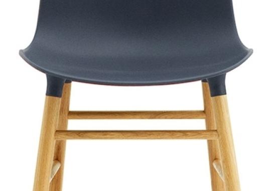 Стул от фабрики Normann Copenhagen модель Form  With Wood Legs