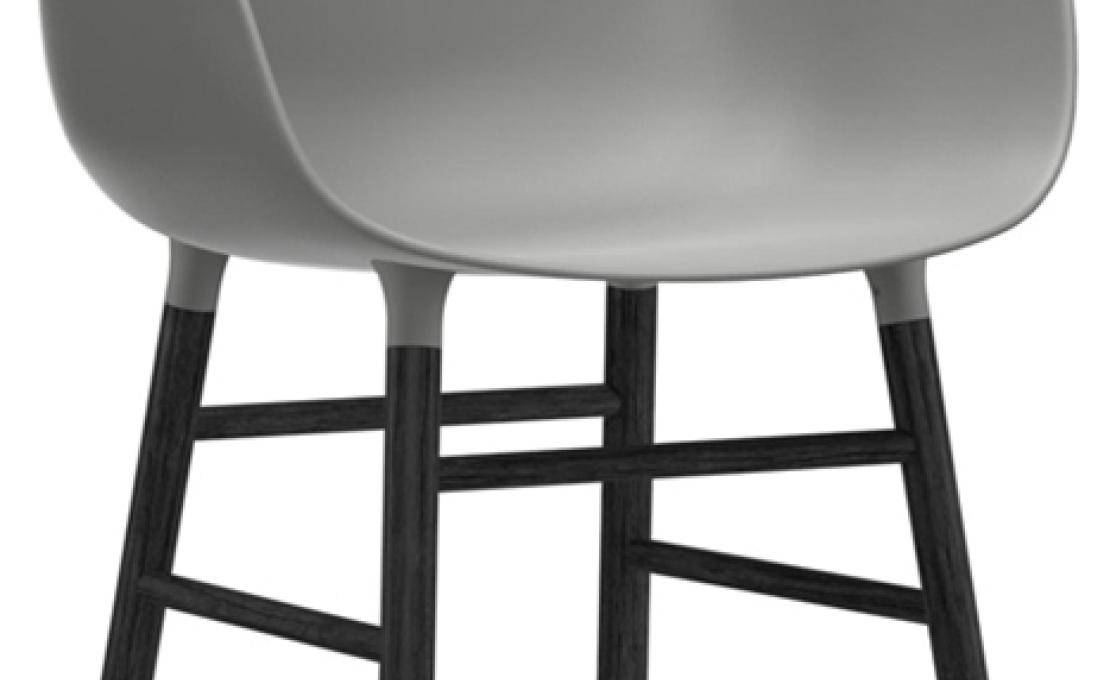 Кресло от фабрики Normann Copenhagen модель Form Arm With Wood Legs