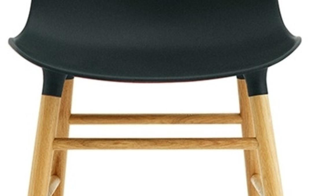 Стул от фабрики Normann Copenhagen модель Form  With Wood Legs