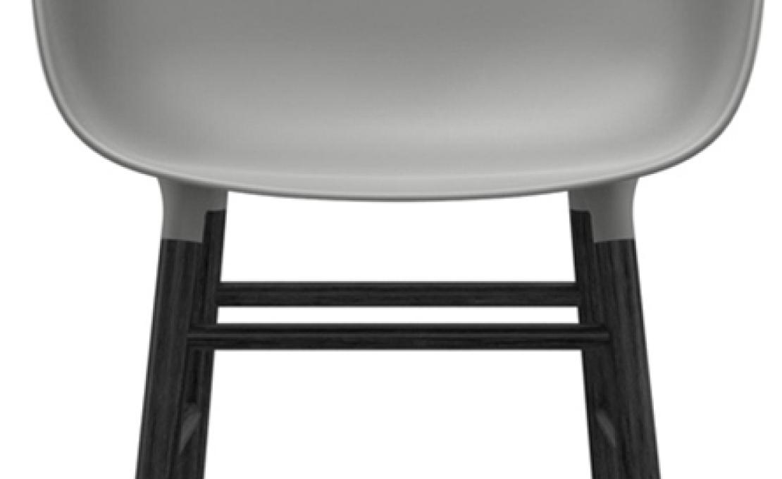 Кресло от фабрики Normann Copenhagen модель Form Arm With Wood Legs