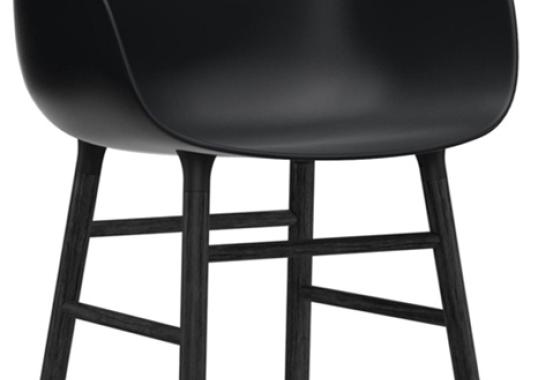 Кресло от фабрики Normann Copenhagen модель Form Arm With Wood Legs
