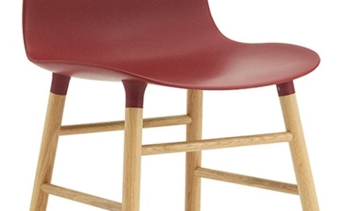 Стул от фабрики Normann Copenhagen модель Form  With Wood Legs