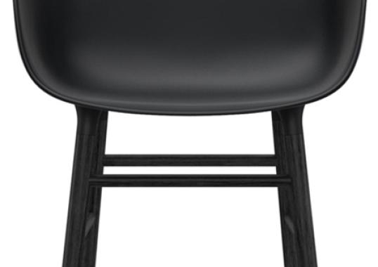 Кресло от фабрики Normann Copenhagen модель Form Arm With Wood Legs