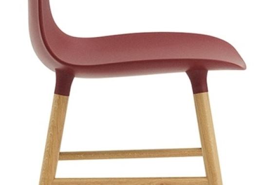 Стул от фабрики Normann Copenhagen модель Form  With Wood Legs
