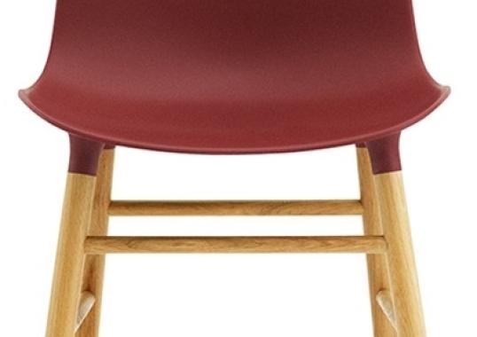 Стул от фабрики Normann Copenhagen модель Form  With Wood Legs