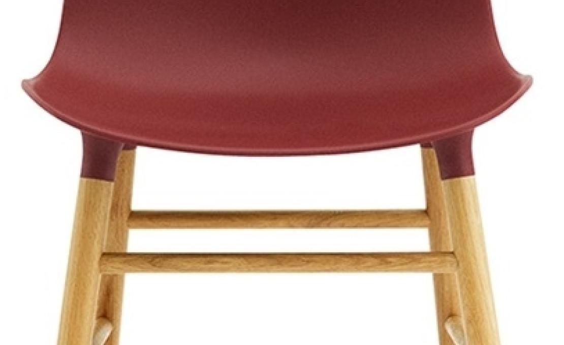 Стул от фабрики Normann Copenhagen модель Form  With Wood Legs