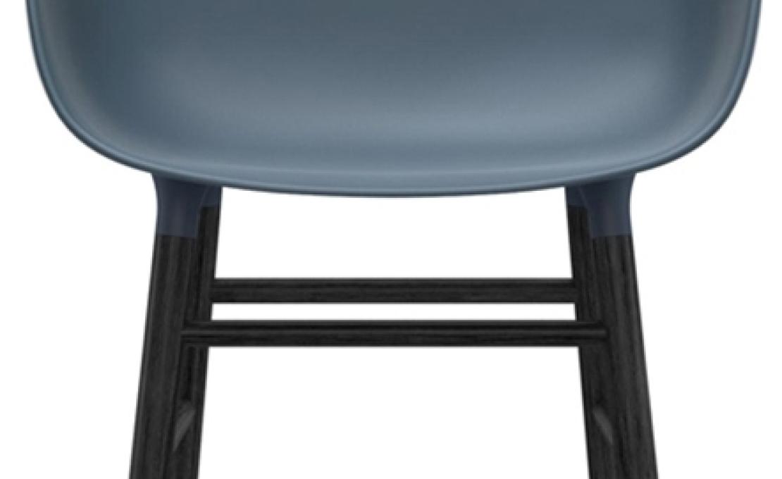 Кресло от фабрики Normann Copenhagen модель Form Arm With Wood Legs