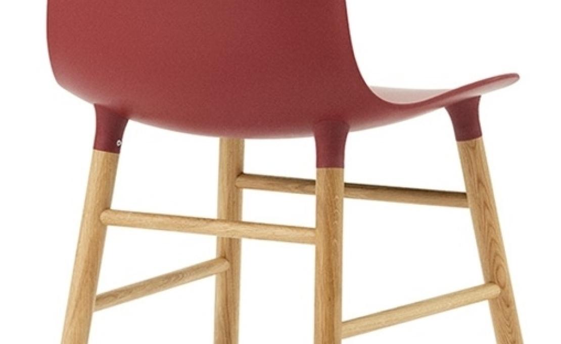 Стул от фабрики Normann Copenhagen модель Form  With Wood Legs