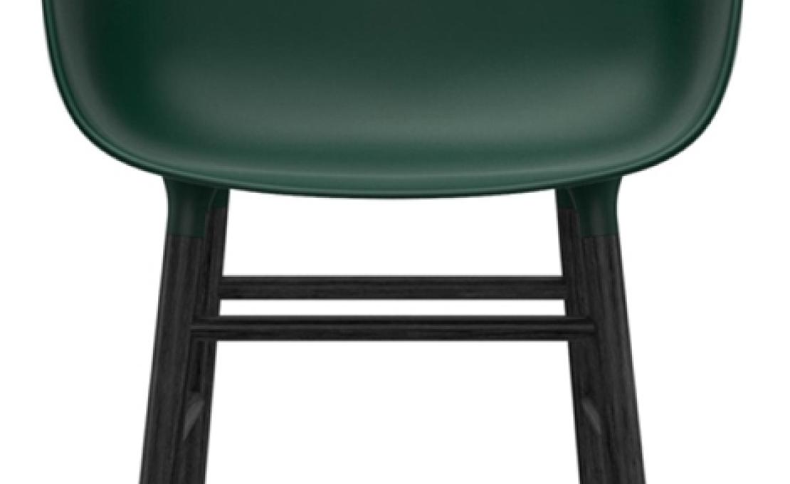 Кресло от фабрики Normann Copenhagen модель Form Arm With Wood Legs
