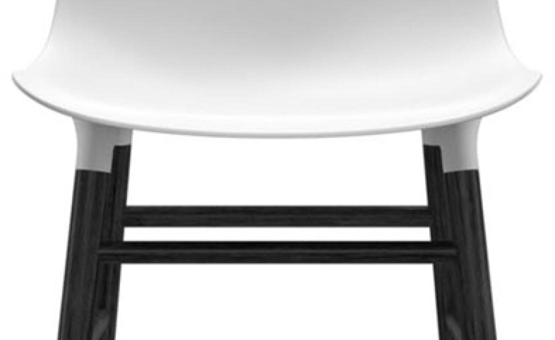 Стул от фабрики Normann Copenhagen модель Form  With Wood Legs