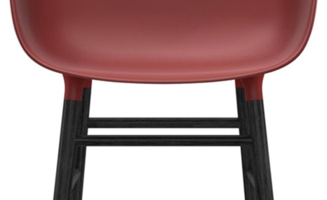 Кресло от фабрики Normann Copenhagen модель Form Arm With Wood Legs