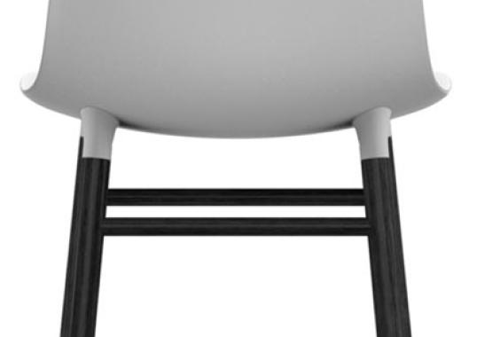 Стул от фабрики Normann Copenhagen модель Form  With Wood Legs