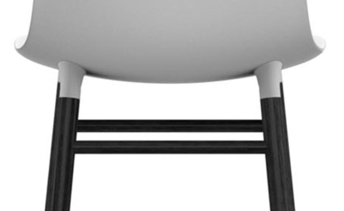 Стул от фабрики Normann Copenhagen модель Form  With Wood Legs