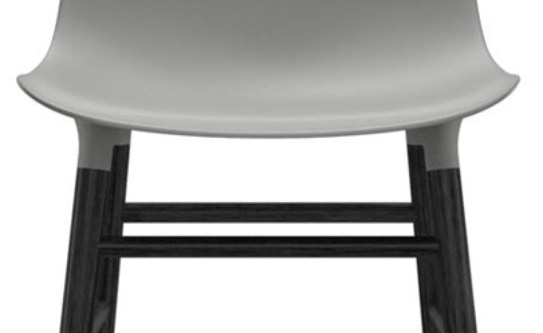 Стул от фабрики Normann Copenhagen модель Form  With Wood Legs