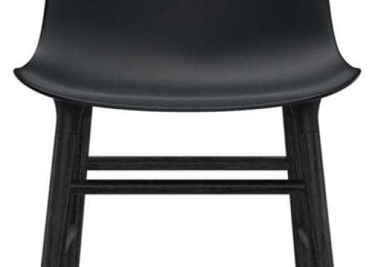 Стул от фабрики Normann Copenhagen модель Form  With Wood Legs