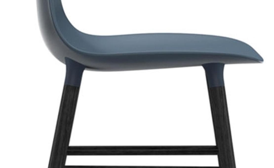 Стул от фабрики Normann Copenhagen модель Form  With Wood Legs